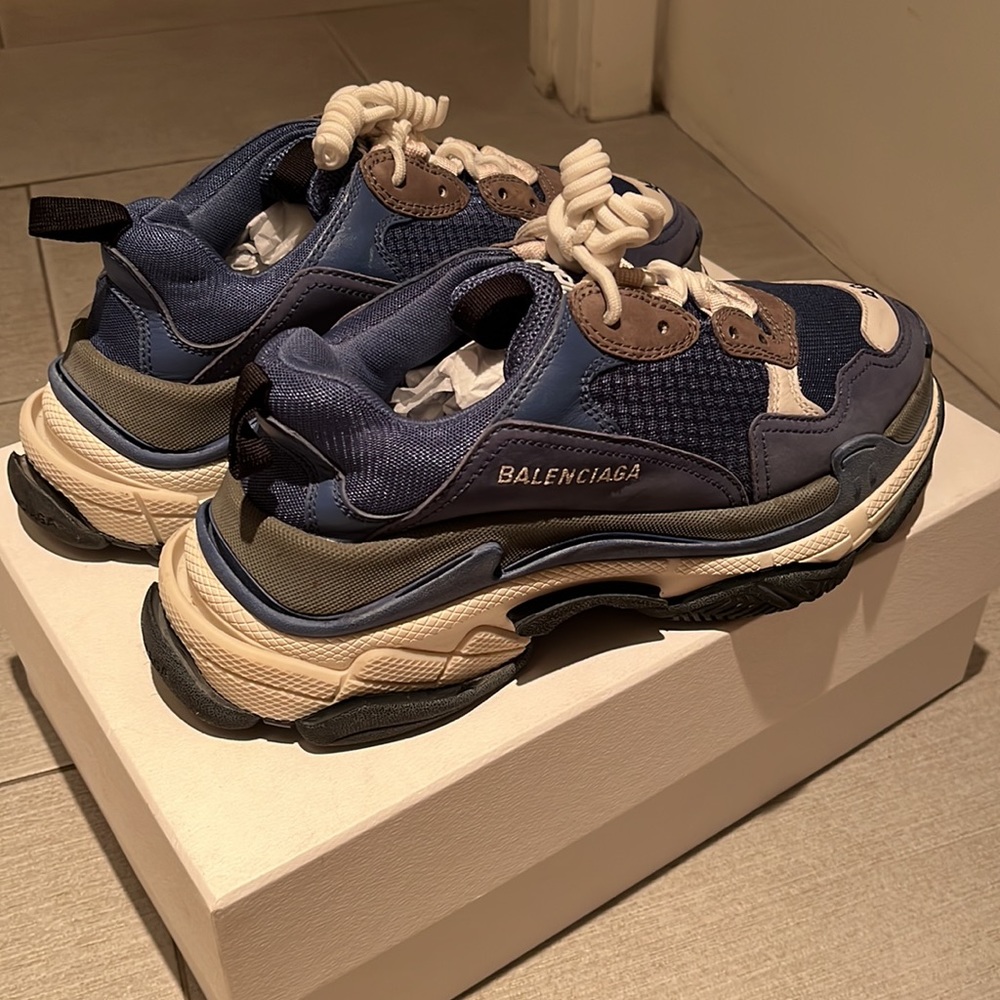 BALENCIAGA MEN'S TRIPLE S SNEAKER - Picture 4 of 4
